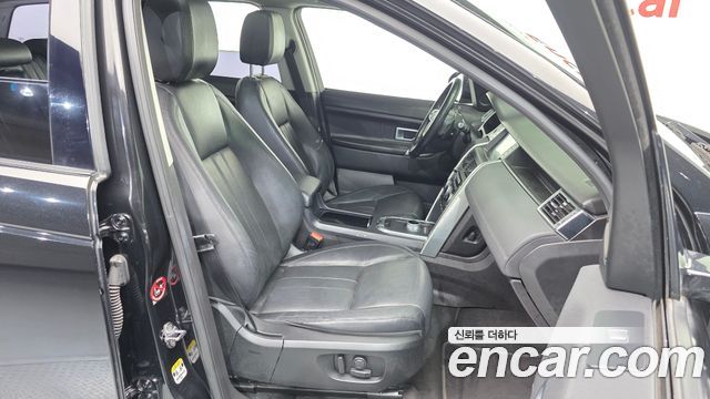 Land Rover Discovery Sport 2016 — photo 11
