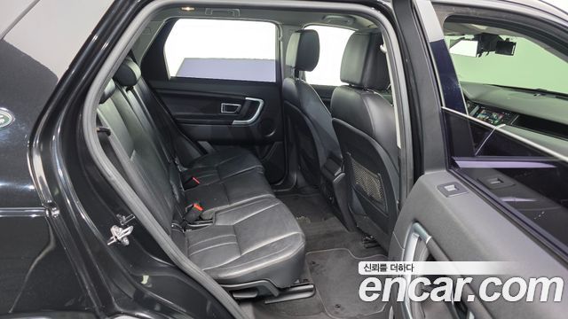 Land Rover Discovery Sport 2016 — photo 12