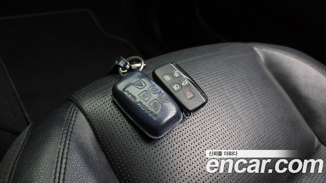 Land Rover Discovery Sport 2016 — photo 18