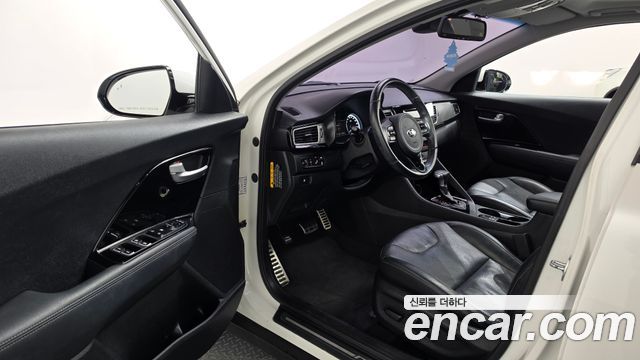 Kia Niro 2017 — photo 13