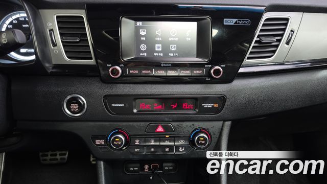 Kia Niro 2017 — photo 20
