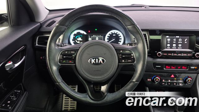 Kia Niro 2017 — photo 21
