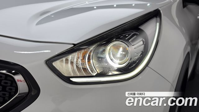 Kia Niro 2017 — photo 8