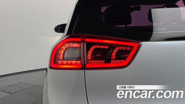 Kia Niro 2017 — photo 9
