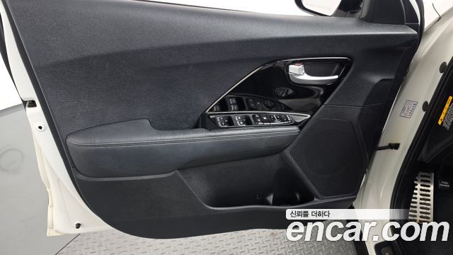 Kia Niro 2017 — photo 14