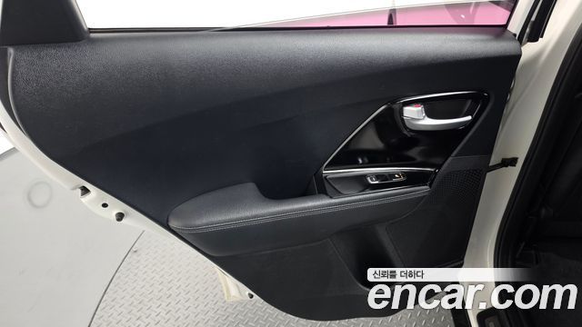 Kia Niro 2017 — photo 15