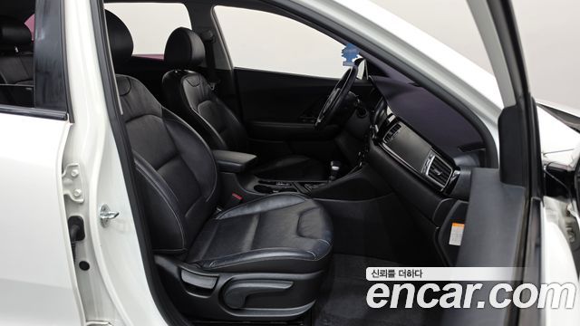 Kia Niro 2017 — photo 16