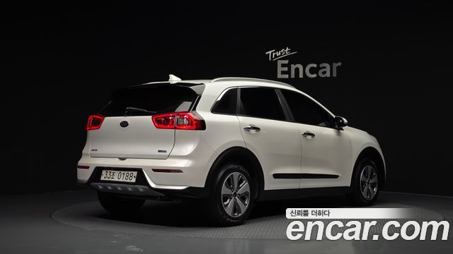 Kia Niro 2017 — photo 2