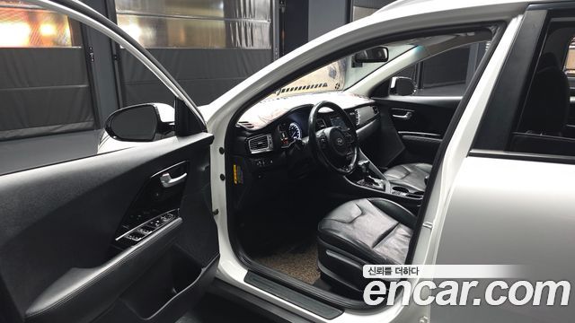 Kia Niro 2017 — photo 10