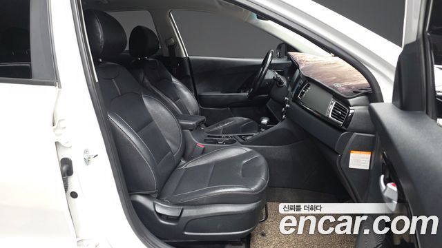 Kia Niro 2017 — photo 11