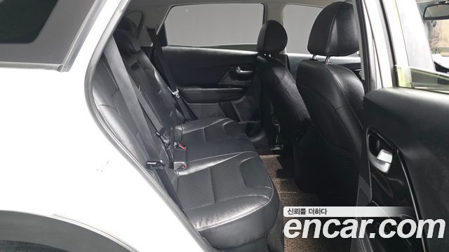 Kia Niro 2017 — photo 12
