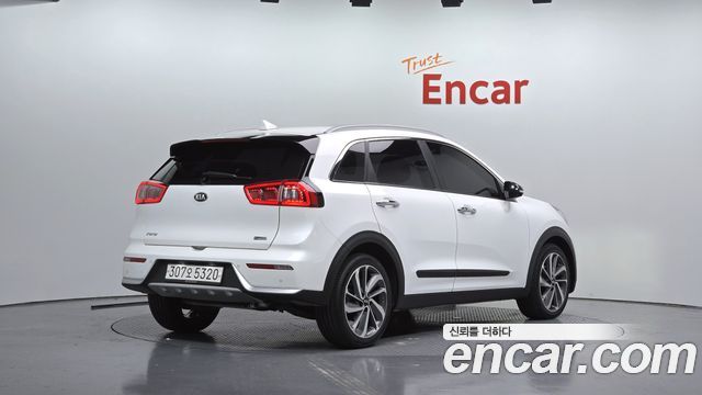 Kia Niro 2018 — photo 2