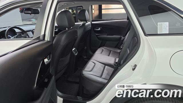 Kia Niro 2018 — photo 17