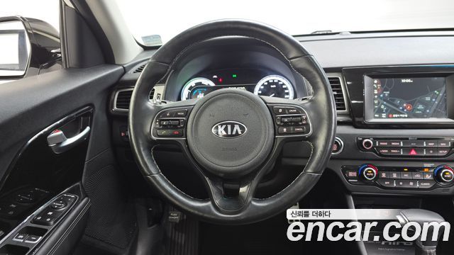 Kia Niro 2018 — photo 19