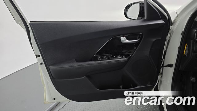 Kia Niro 2018 — photo 14