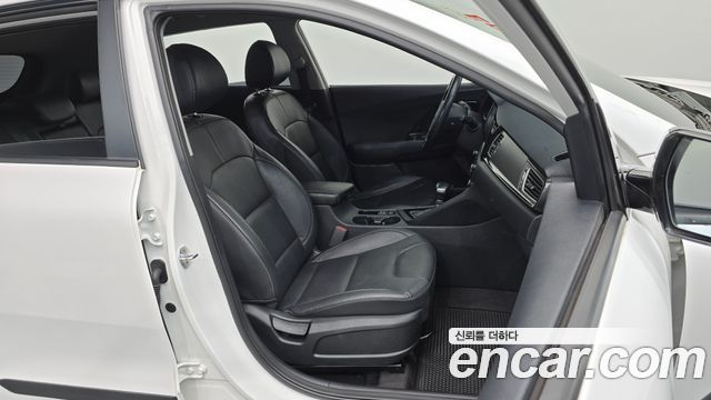 Kia Niro 2018 — photo 16