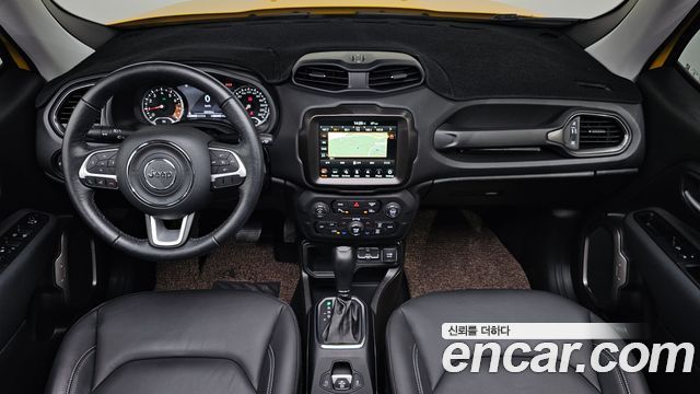Jeep Renegade 2023 — photo 10
