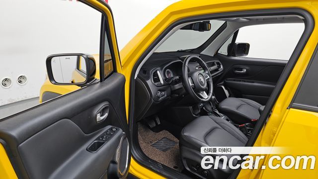 Jeep Renegade 2023 — photo 13