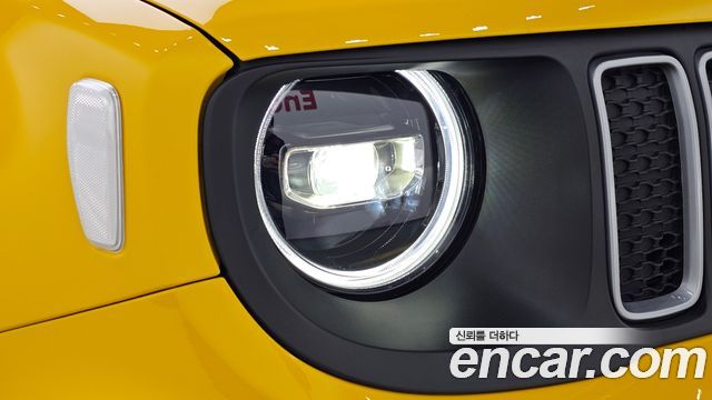 Jeep Renegade 2023 — photo 8