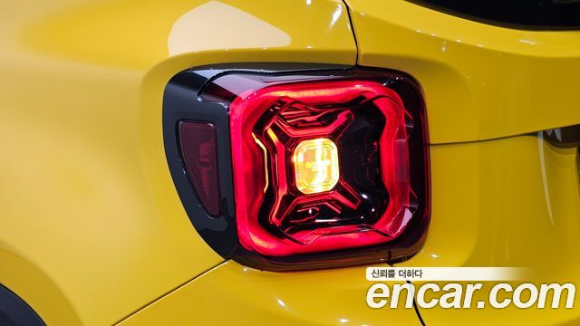 Jeep Renegade 2023 — photo 9