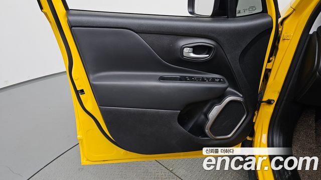 Jeep Renegade 2023 — photo 14