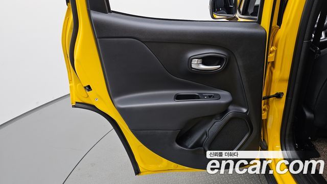 Jeep Renegade 2023 — photo 15