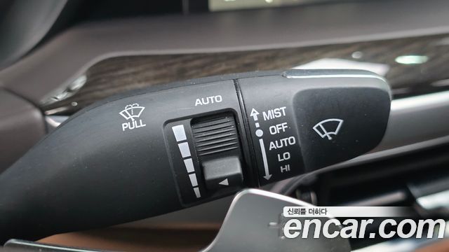 Genesis G90 2019 — photo 26