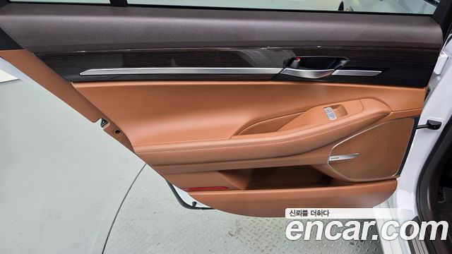 Genesis G90 2019 — photo 15