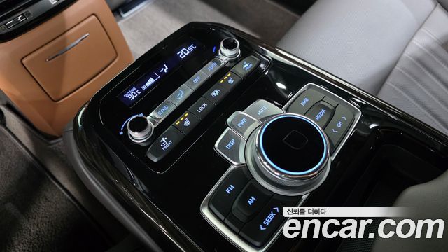 Genesis G90 2019 — photo 31