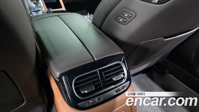 Genesis G90 2019 — photo 32