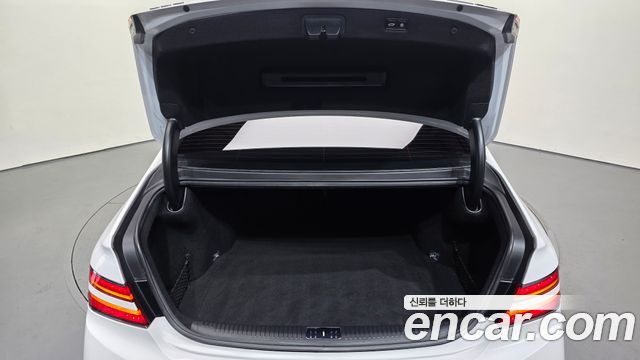 Genesis G90 2019 — photo 34