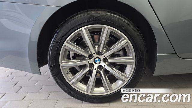 BMW 5-Series 2018 — photo 5