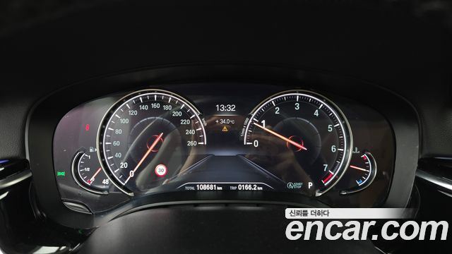 BMW 5-Series 2018 — photo 11
