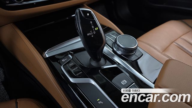 BMW 5-Series 2018 — photo 12