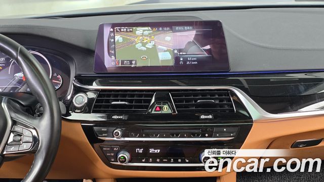 BMW 5-Series 2018 — photo 18