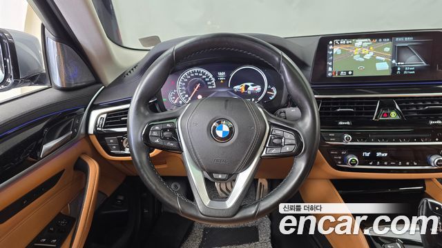 BMW 5-Series 2018 — photo 19