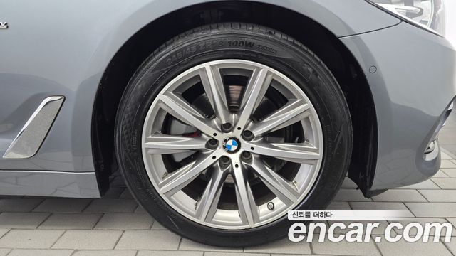BMW 5-Series 2018 — photo 7