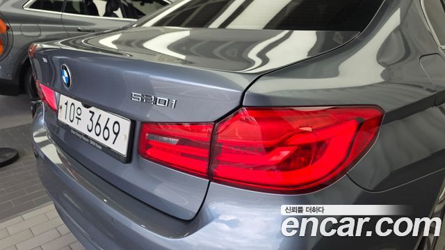 BMW 5-Series 2018 — photo 9