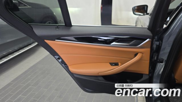 BMW 5-Series 2018 — photo 15