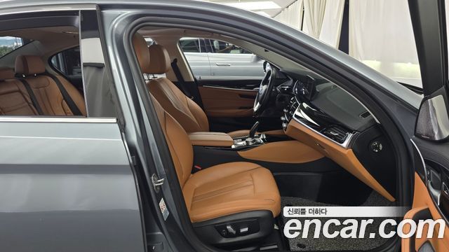 BMW 5-Series 2018 — photo 16