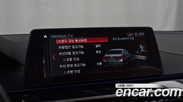 BMW 5-Series 2018 — photo 30