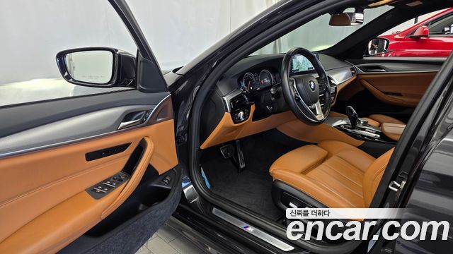 BMW 5-Series 2017 — photo 10