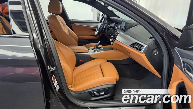 BMW 5-Series 2017 — photo 11