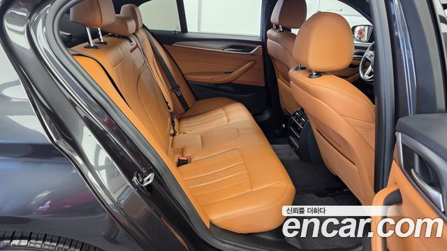 BMW 5-Series 2017 — photo 12