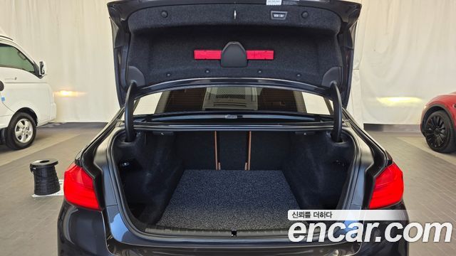 BMW 5-Series 2017 — photo 20