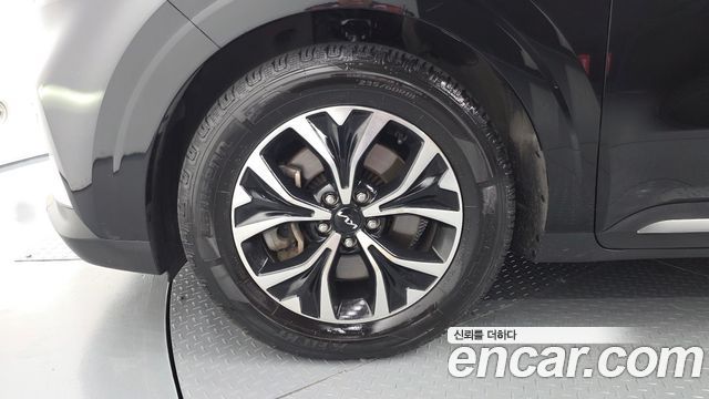 Kia Canival 2023 — photo 5