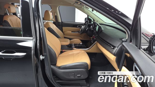 Kia Canival 2023 — photo 17