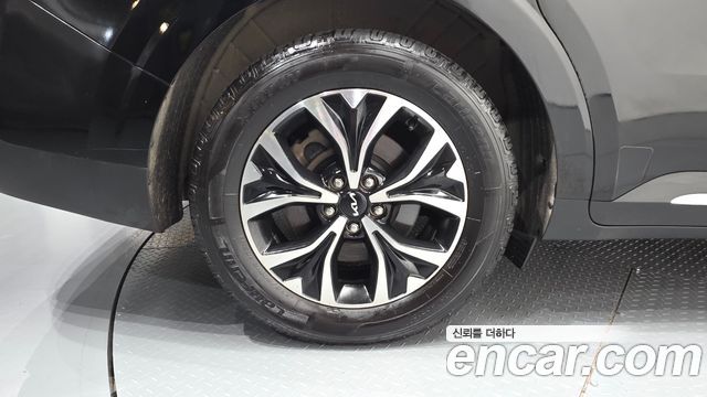 Kia Canival 2023 — photo 7
