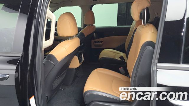 Kia Canival 2023 — photo 16