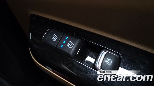 Kia Canival 2023 — photo 35